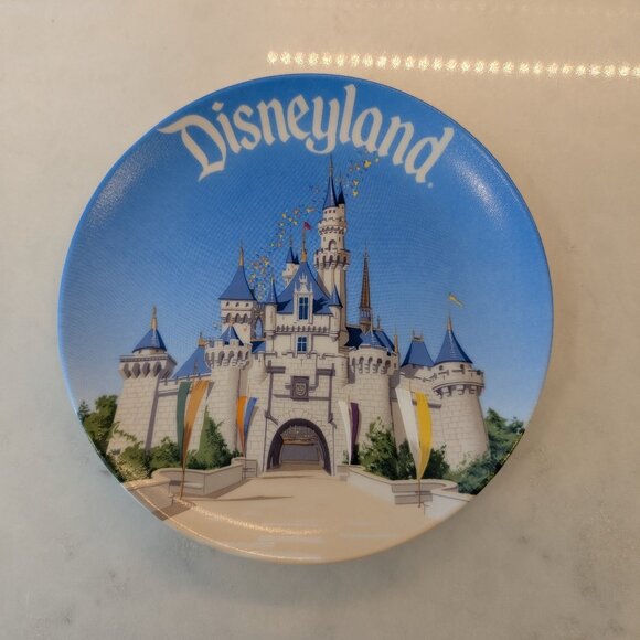Disneyland  Walt Disney World, Made in Japan Display Plate - Picture 1 of 3
